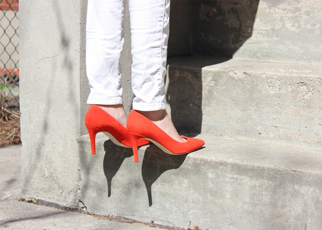 Style Bee in White Pants and Red Heels.