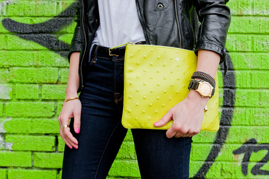 Style Bee in jeans, a white tee and lime green clutch.