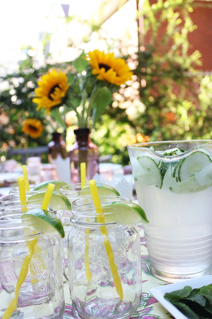 Style bee - Gin, Cucumber, lime, soda and mint cocktail. 