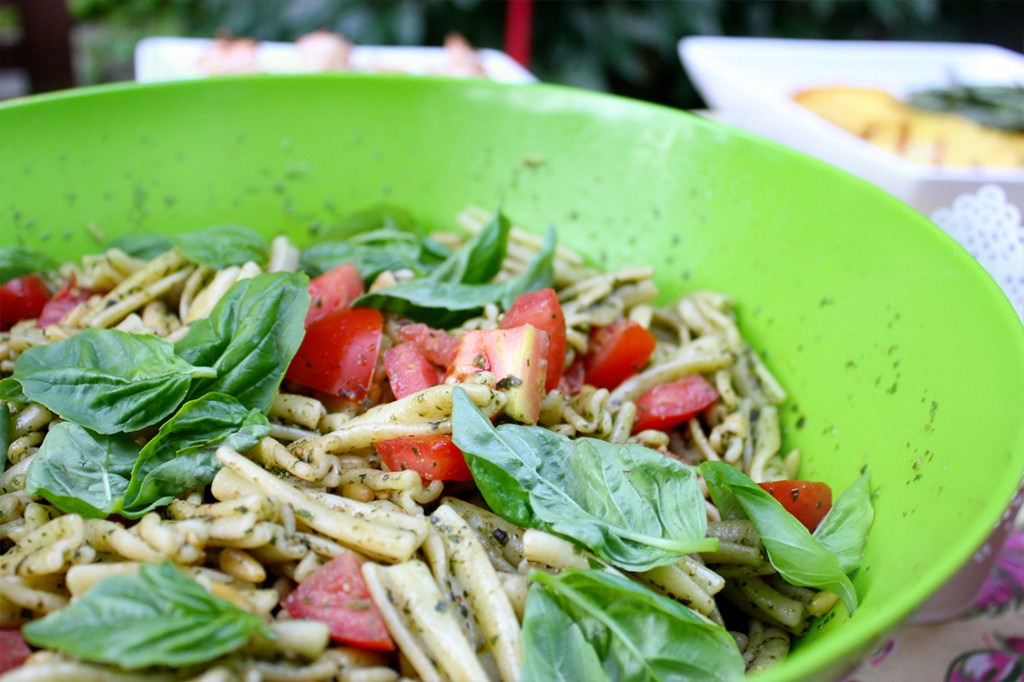 Style Bee - Pesto, Cherry Tomato and Basil Salad