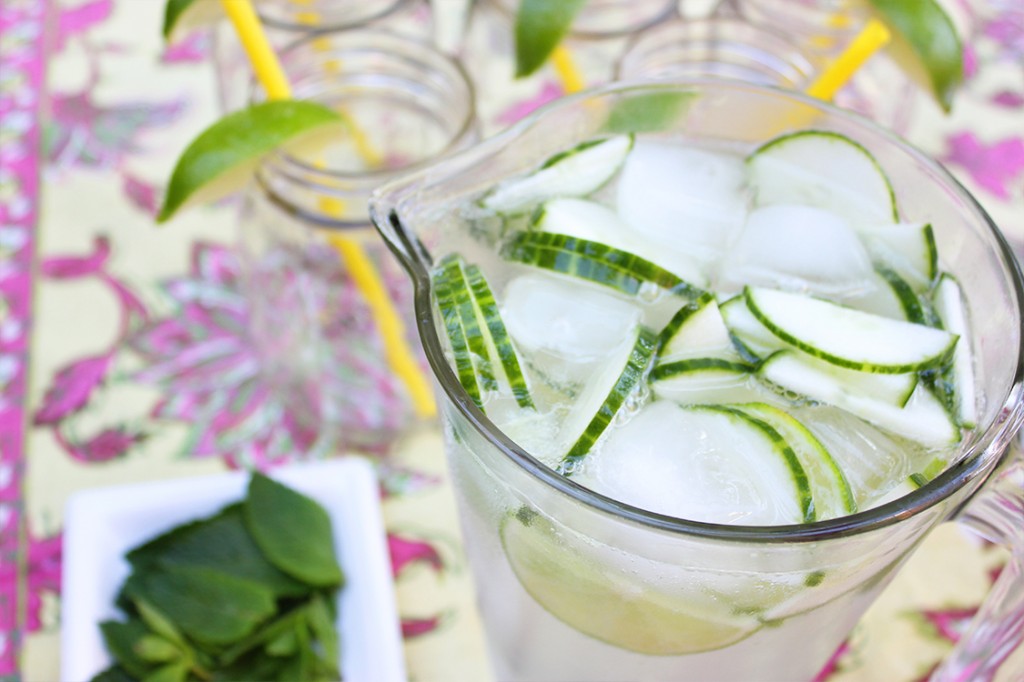 Style bee - Gin, Cucumber, lime, soda and mint cocktail. 