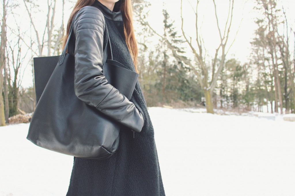 Style Bee in an all black winter look.