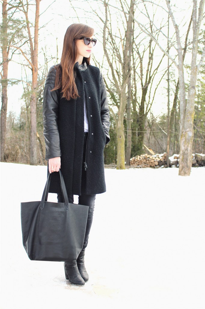 Style Bee in an all black winter look.