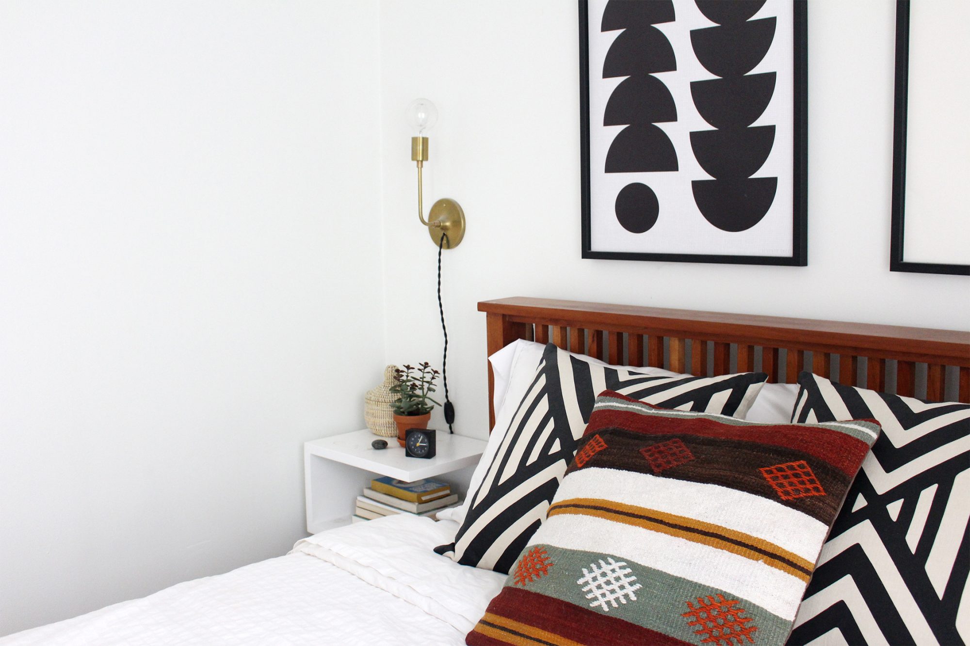 Style Bee - Kilim Pillow Styling - 2 Ways