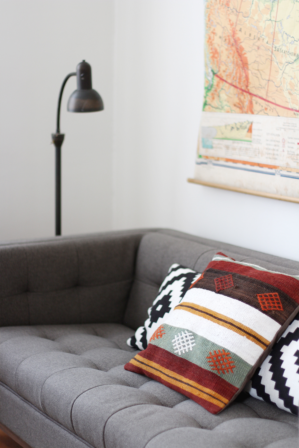 Style Bee - Kilim Pillow Styling - 2 Ways