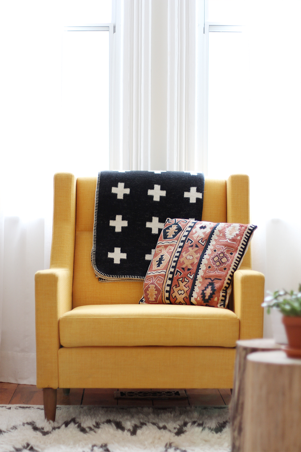 Style Bee - Kilim Pillow Styling - 2 Ways