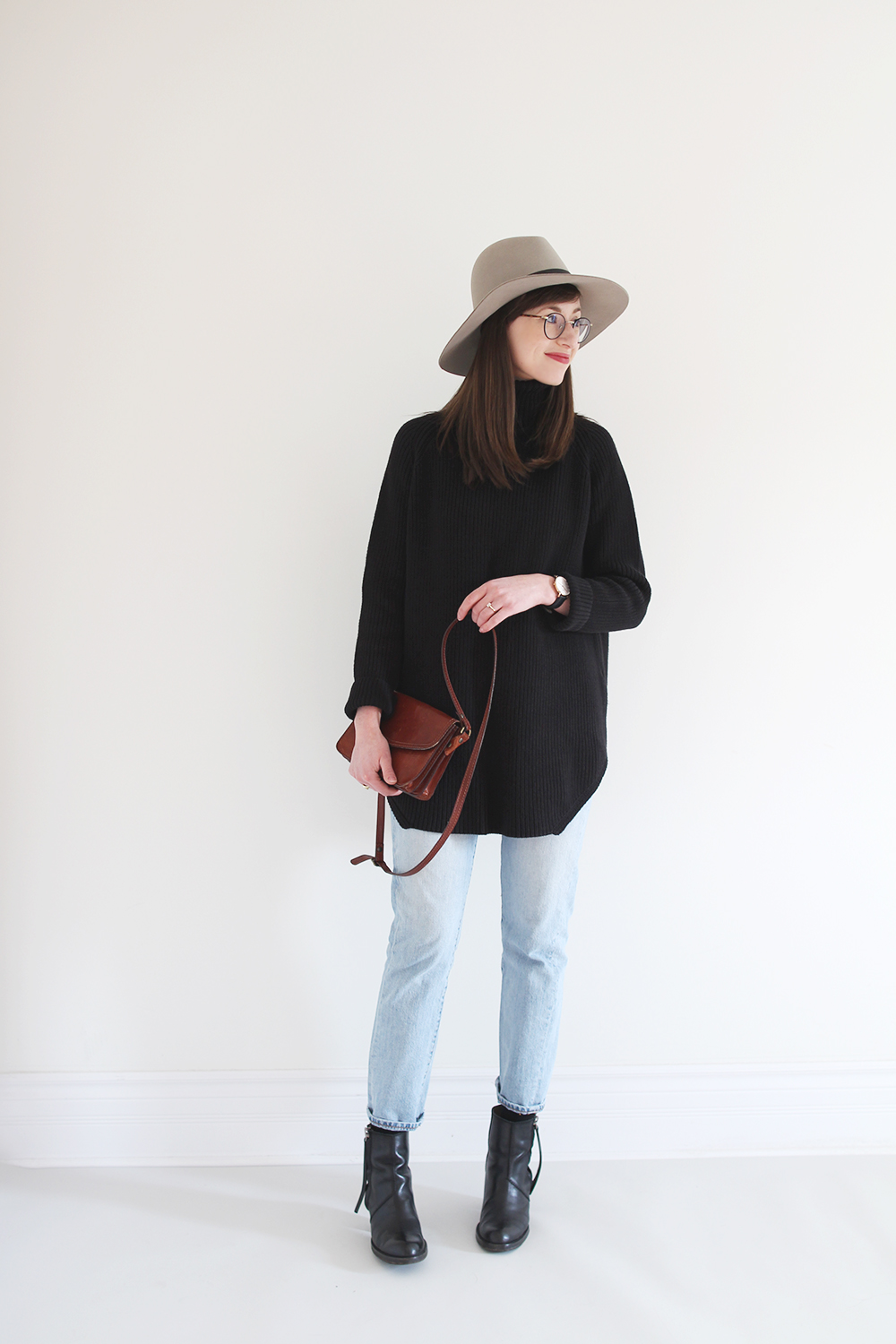 Style Bee - Tunic Sweater + Classic Jeans