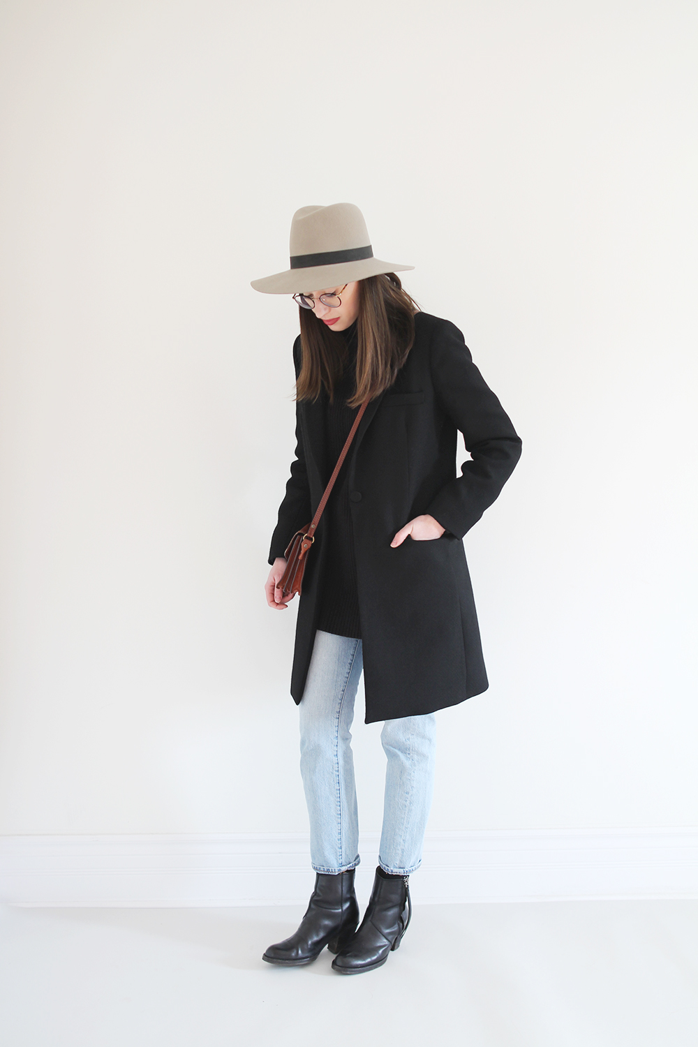 Style Bee - Tunic Sweater + Classic Jeans