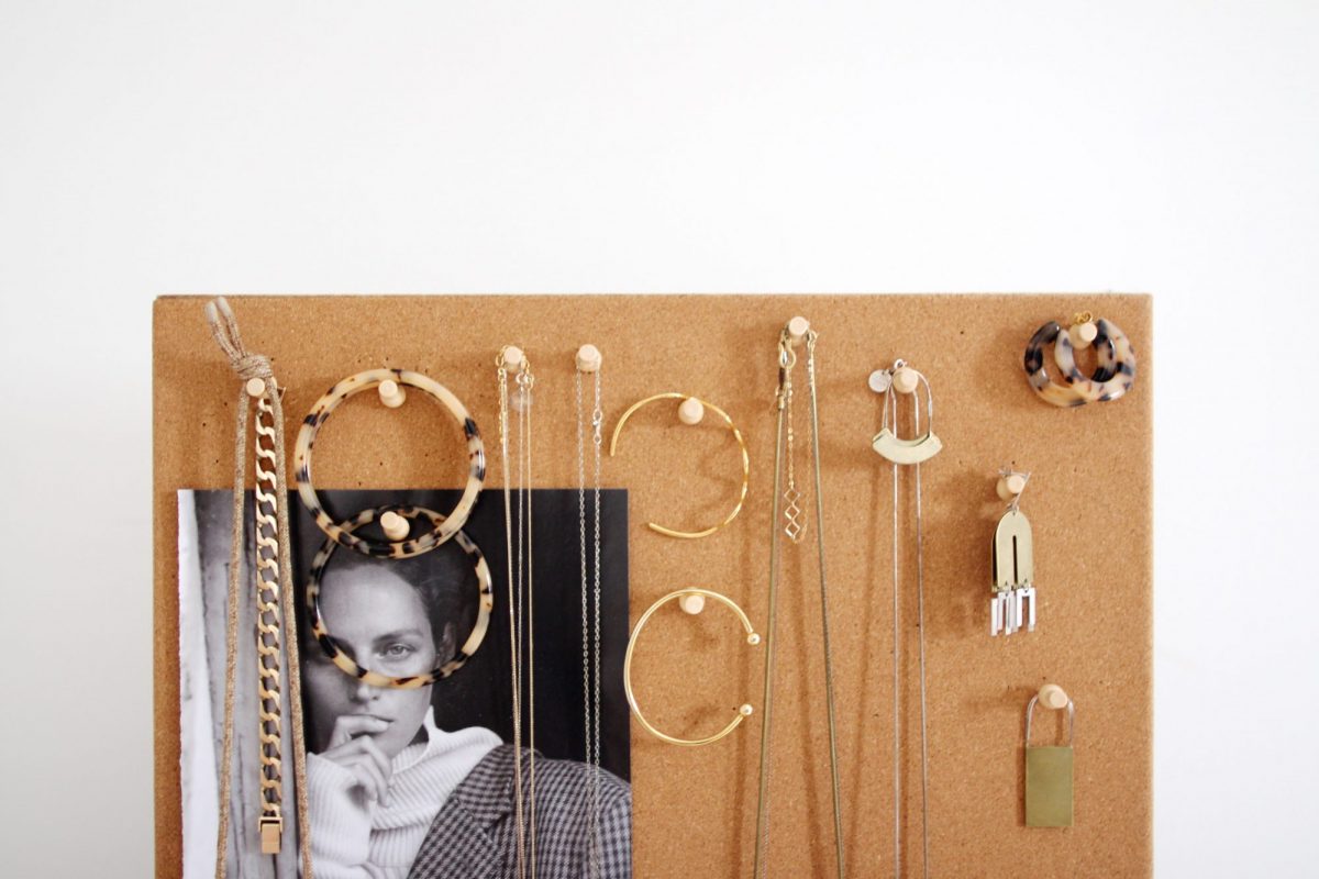 Style Bee - Easy Jewelry Organizer DIY