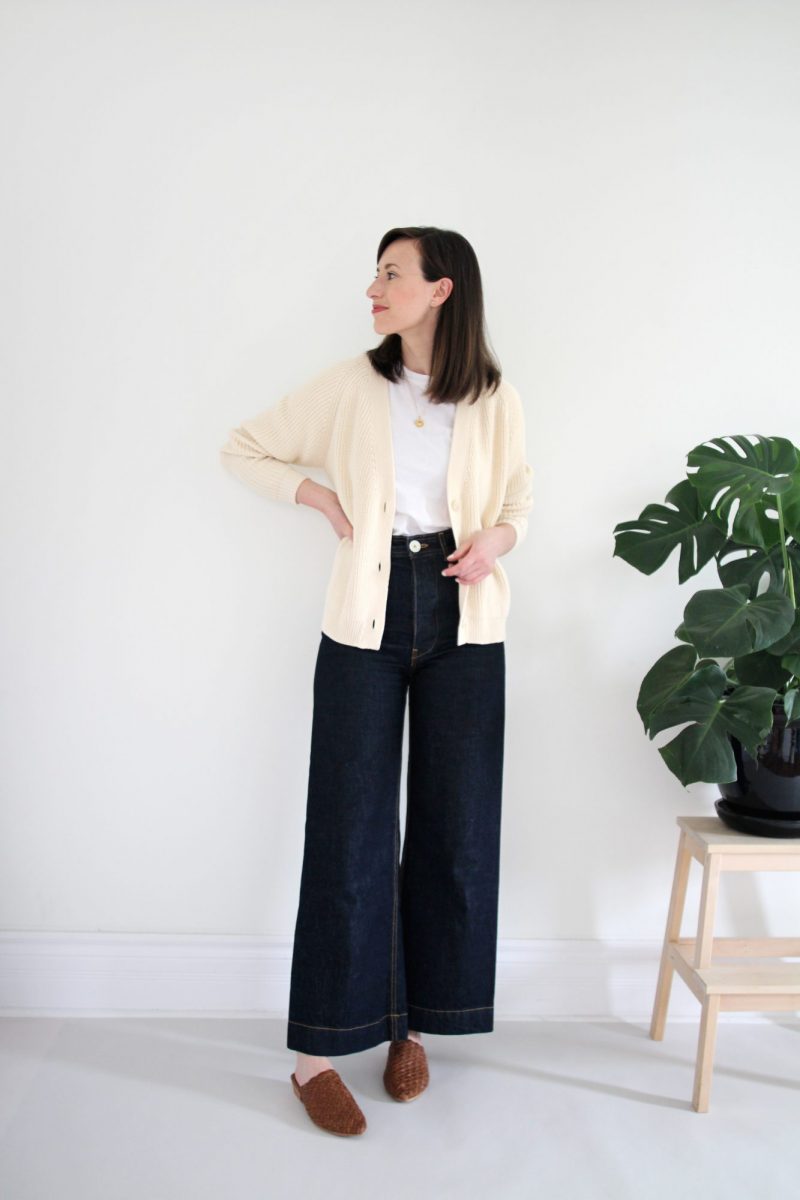 LOOSE JEANS AND A LONG CARDIGAN - Style Bee